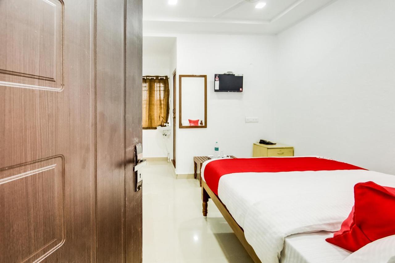 Velur Oyo 70841 Hotel Anjali Residency מראה חיצוני תמונה