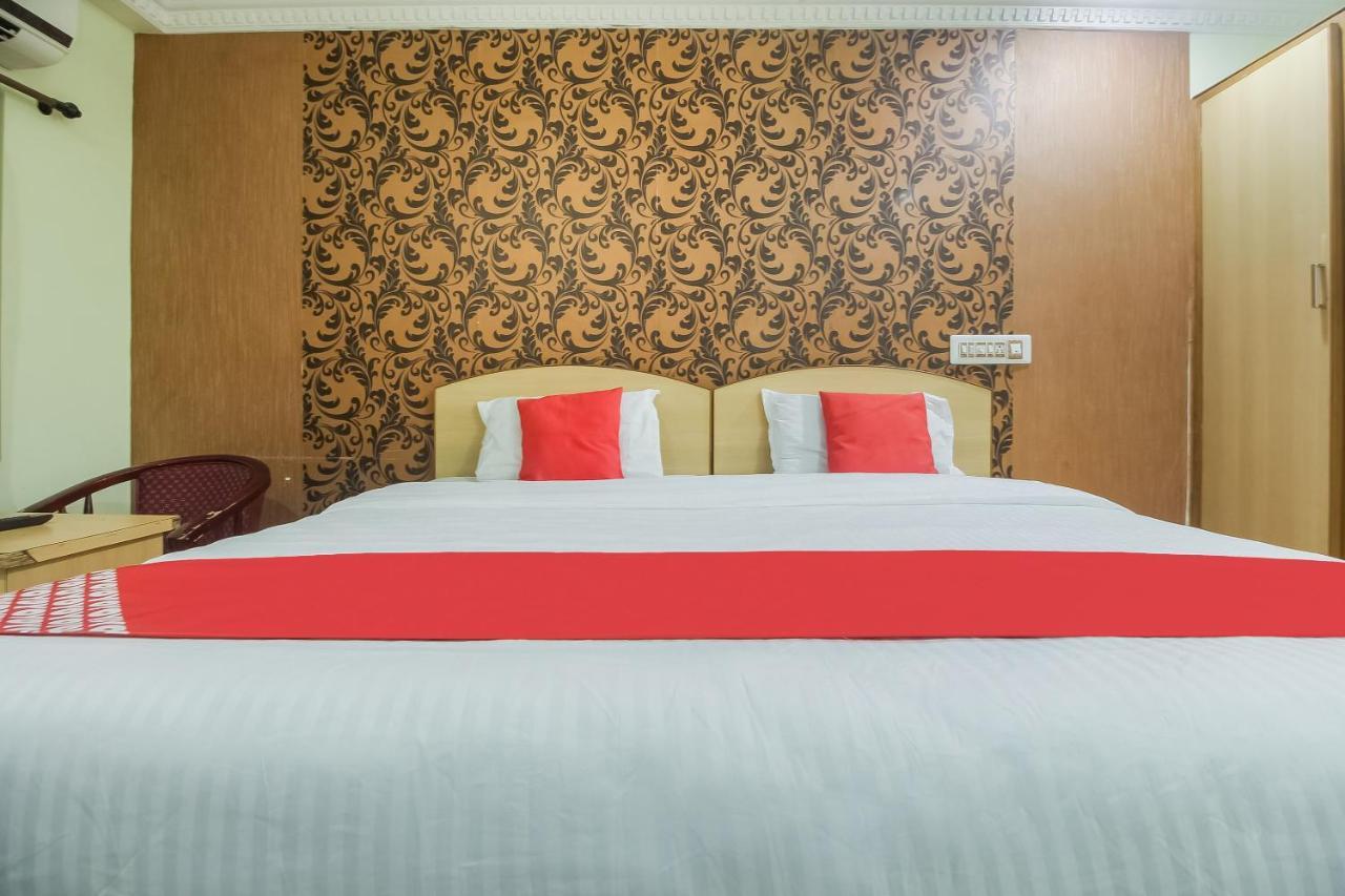 Velur Oyo 70841 Hotel Anjali Residency מראה חיצוני תמונה